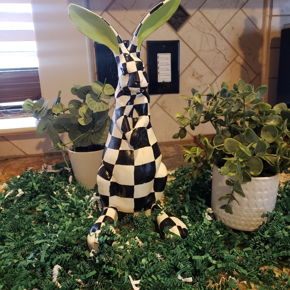 Hand painted Bunny Rabbit - Picture 1 of 4